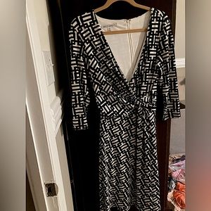 Maggie London black and white geometric print dress